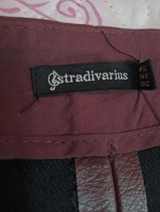 Falda cuero burdeos Stradivarius Talla 32
