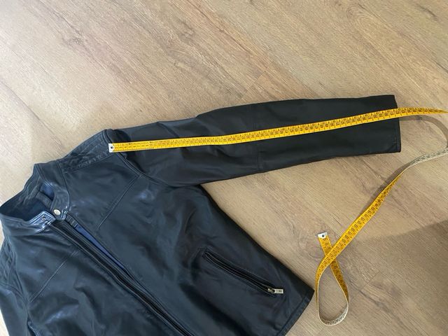 Chaqueta de piel negra