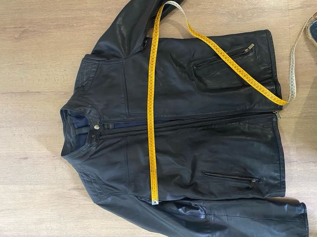 Chaqueta de piel negra