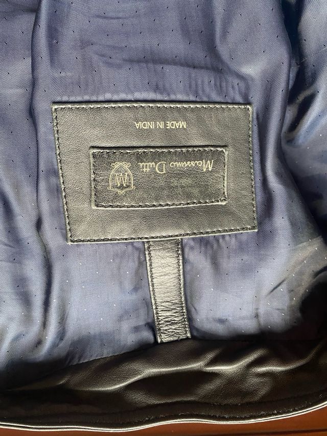 Chaqueta de piel negra