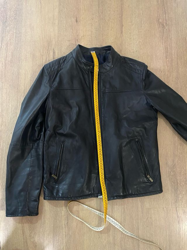 Chaqueta de piel negra