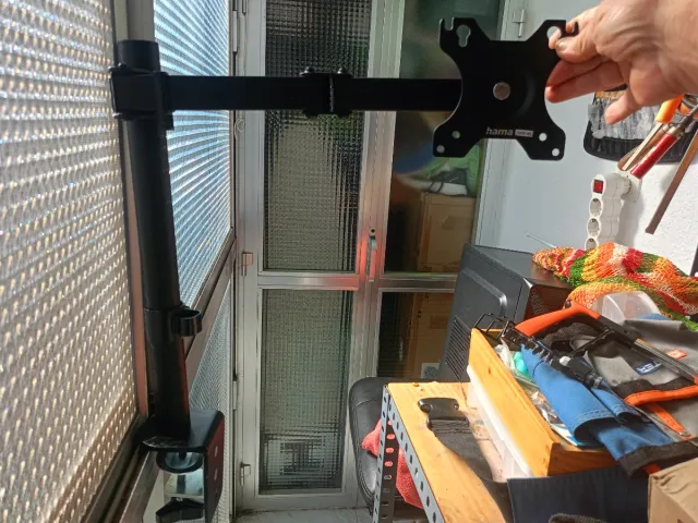 Adaptador pantalla Hama para mesa