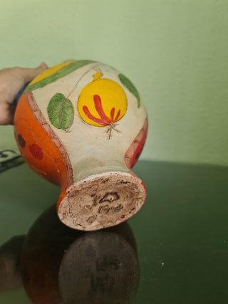 Botijo de cerámica pintado a mano