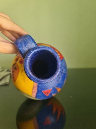 Botijo de cerámica pintado a mano