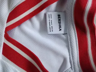 Camiseta Bershka Roja y Blanca