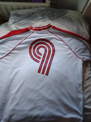 Camiseta Bershka Roja y Blanca