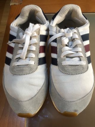 Zapatillas Adidas Blancas y Grises