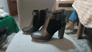 Botines tacón plateados y negros