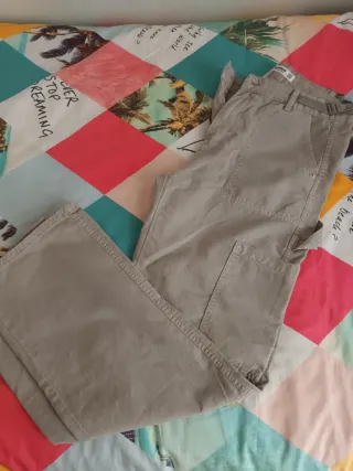 Pantalón cargo Pull&Bear beige Talla M