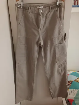 Pantalón cargo Pull&Bear beige Talla M