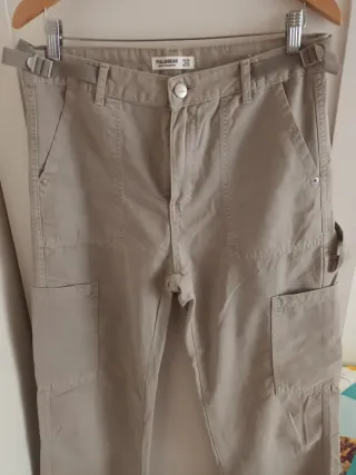 Pantalón cargo Pull&Bear beige Talla M