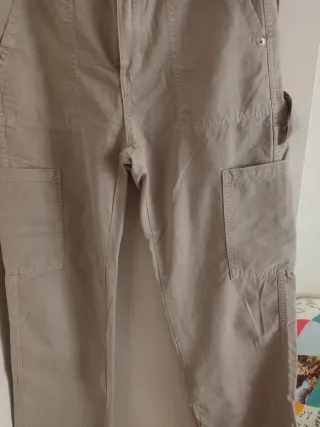 Pantalón cargo Pull&Bear beige Talla M