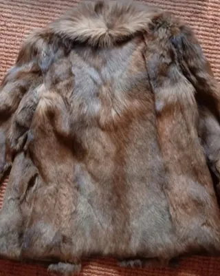 Chaquetón de pelo beige y marrón