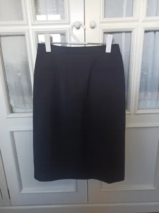 Falda recta clásica negra