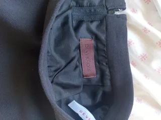 Falda recta clásica negra