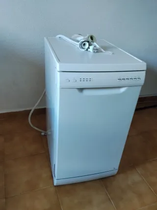 Lavavajillas blanco en buen estado