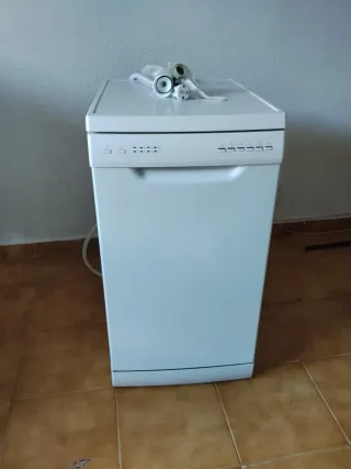 Lavavajillas blanco en buen estado