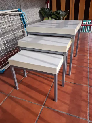 Set di 3 tavoli impilabili in 3 misure: 50, 45 e 40