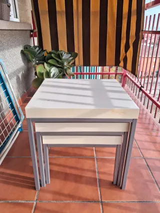 Set di 3 tavoli impilabili in 3 misure: 50, 45 e 40