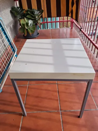 Set di 3 tavoli impilabili in 3 misure: 50, 45 e 40