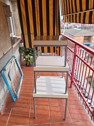 Set di 3 tavoli impilabili in 3 misure: 50, 45 e 40