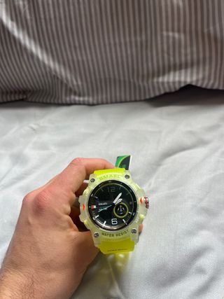 Reloj  Amarillo y blanco