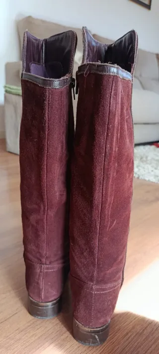 Botas de ante granates con detalle