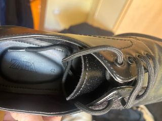 Zapatos negros elegantes con cordones