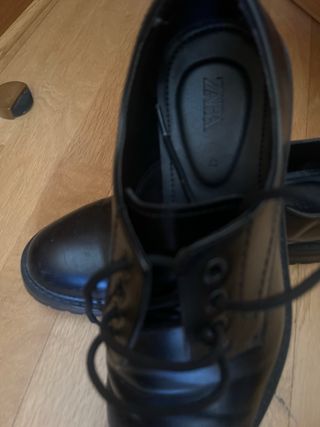 Zapatos negros elegantes con cordones