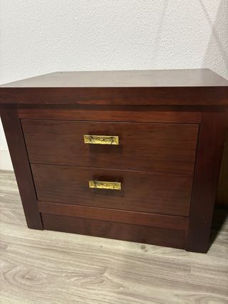 Se vende dos mesitas de noche madera y metal
