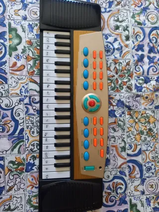 Órgano electrónico infantil