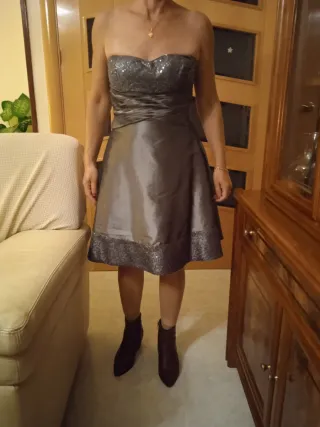 Vestido plateado de fiesta