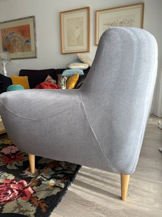 Sofá Retro Gris Tela y Madera