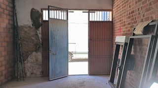 Puerta metálica plegable