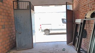 Puerta metálica plegable