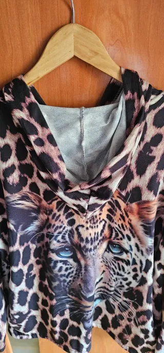 Chaqueta con estampado de leopardo y cremallera