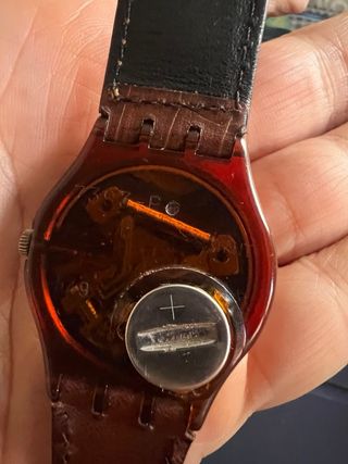 Reloj Swatch Marrón y Amarillo