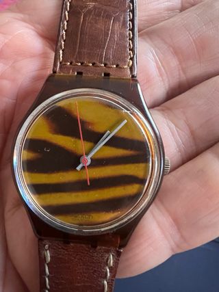 Reloj Swatch Marrón y Amarillo