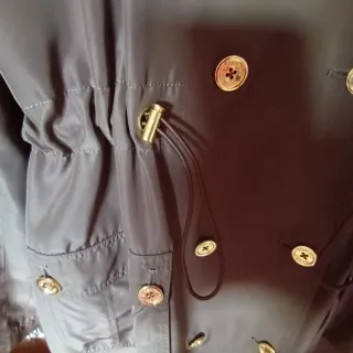 Gabardina verde caqui u oliva