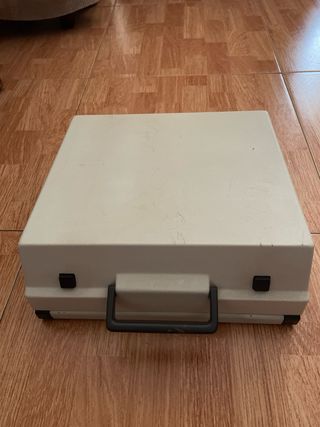 Máquina de escribir Olympia Traveller de Luxe