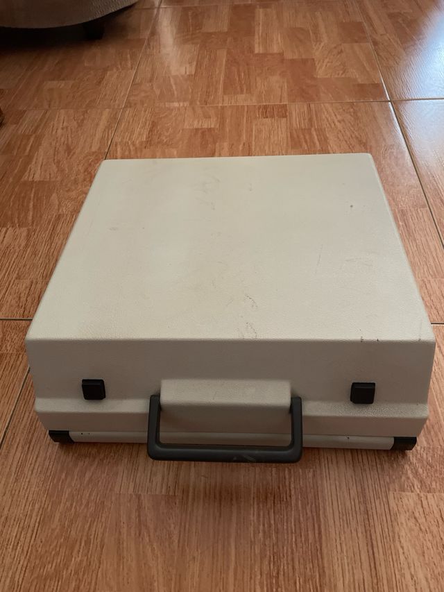 Máquina de escribir Olympia Traveller de Luxe