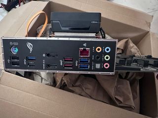 Placa Base + procesador + tarjeta gráfica