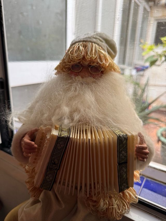 Babbo Natale con musica e movimento a fisarmonica