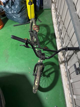 Bicicleta BMX Negra Camuflaje