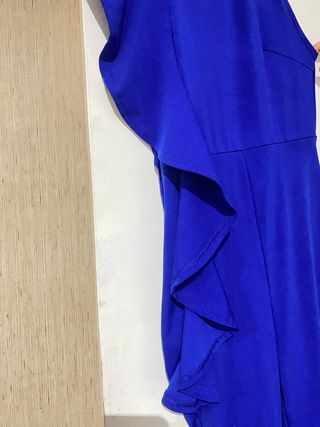 Mono azul con volantes