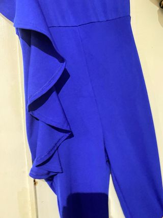 Mono azul con volantes