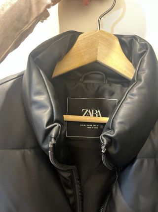Chaleco Zara efecto piel negro