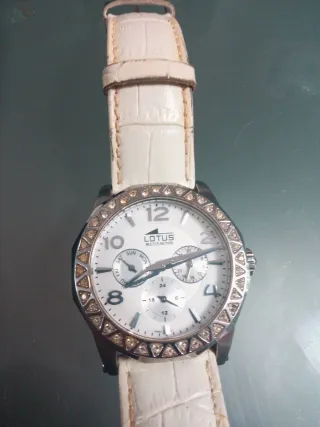 Reloj Lotus Multifunción Blanco y Plateado