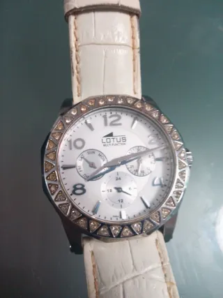 Reloj Lotus Multifunción Blanco y Plateado