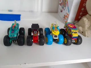 4 Coches Hot Wheels Monster Truck Psicodélico
